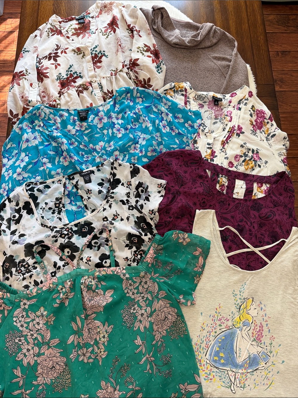 Lot of 8 Torrid Tops Size 0 L I 12 - Picture 2 of 15